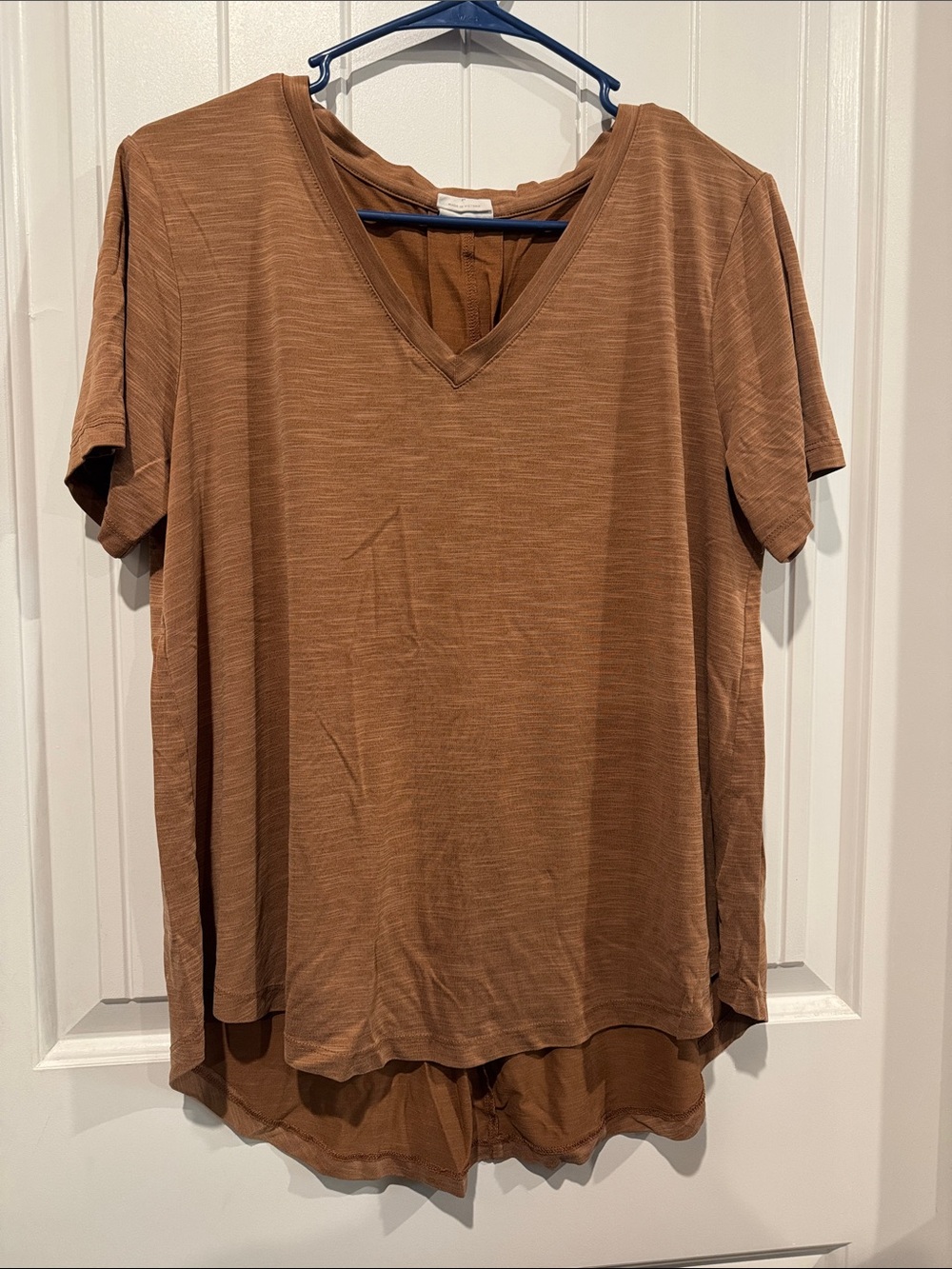 Mod Ref V-Neck Short Sleeve Tee in Warm Brown